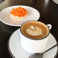 Opuses - 人参とフロマージュのタルト（1,600円）/ カフェラテ（+500円）