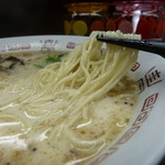 十九代目哲麺 - 博多の麺よりも若干、一般の中華麺に近い感じ。