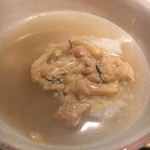 赤坂 渡なべ - 鯛茶づけ これがいただきたかった。 炊き立ての土鍋の新潟米。まずはご飯だけでいただきます。 それから白米と鯛を。ゴマダレが少し濃いかなっていう気もしましたが、白米とよくなじみます。 それから、ご飯をおかわりして、ほうじ茶で鯛茶。とても好みでした。