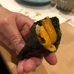うを徳 - まるひろ生うにの手巻き