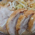 ラーメン二郎  - 「大ラーメン(麺量500g)」+「豚増し」(野菜マシマシアブラ少しニンニク少しカラメマシマシ)