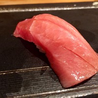 喜代寿司 -  鮪のとろ そこまで脂はなくとろけないが、シンプルなとろ