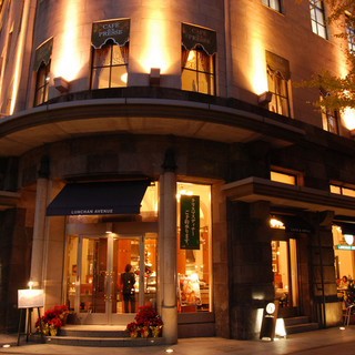 歴史ある建物で、日々の喧騒を忘れリラックスしたひと時をどうぞ