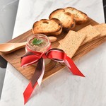 KUJIRA - 料理写真:レバーを使用したパテをバケットに乗せて召し上がってください。 どんなお酒とも合う一品です。 バケットは外はカリッと中はもっちりバケットにこだわり パン屋を口説いて契約できました