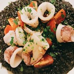 バル Shion - イカ墨のリゾット