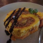 小さな街の食堂 cafe MISTY - セットのバナナロールケーキ