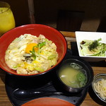 やきとり・やきとん 鶏と豚 - 極み親子丼