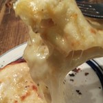 グルガオン - 今宵のチーズクルチャは激熱(>_<)で、チーズもトロ～(*￣∇￣)ノ