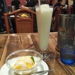 グルガオン - ラッシーとマンゴープリン