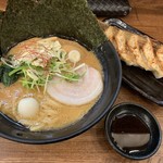 クリーミーTonkotsuラーメン 麺家神明 - 