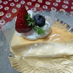 ケーキショップファボリ - ベイクドスフレチーズ ¥280(税別)