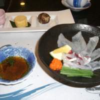 割烹 かじ 本店 - ふぐ刺身５片だけですが・・・