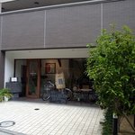 お店の概観です。 全面ガラス張りで開放感があるお店ですよね。