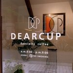 ディアカップ - お店の入口です。 おおっ。 ここは、禁煙店のようですよ。 素晴らしい！！ 珈琲店は、こうでないと。 これは、お気に入りになりそうですよ。 さあ、入店しましょう。