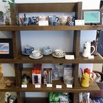 ディアカップ - お店に入って直ぐの所で、珈琲カップなどの焼き物を売っていましたよ。 わおっ。 買っちゃおうかな。(笑)