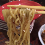 大衆中遊華食堂 八戒 - ホロホロ鳥のサンラータン　麺リフト