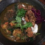 大衆中遊華食堂 八戒 - 大海老とほうれん草のホロホロ鳥出汁カレー 魯肉トッピング