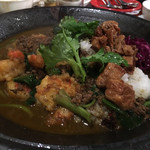 大衆中遊華食堂 八戒 - 大海老とほうれん草のホロホロ鳥出汁カレー 魯肉トッピング