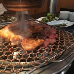 양대명가 - 料理写真:大きなマルチョウはクリーミーな香ばしい味わいに