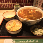 味奈登庵 - カレー南蛮そば 大盛り＋玉子♡  
      無料の揚げ玉はもちろん貰う。
      アゲダマビンボー！