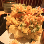 味奈登庵 - 野菜かき揚げ天。
      今日も大きいい
