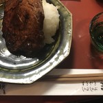 まと場 - ヒレ肉です。右にあるお酒は…「作（ざく）」！これが肉に合うんだ！