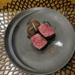 CULACCINO - 金子ファーム健育牛のアッロースト、十和田産椎茸のチーズ焼き