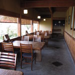 開店時間前の店内は　ひっそりと・・