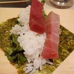 TAVERN102 THE IZAKAYA & SAKE BAR - マグロ赤身と中トロの手巻き