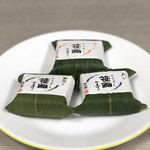 Sushi Kama Hompo Kawachiya - 笹鮨かまぼこ3個入り(あなご、うに、たい)