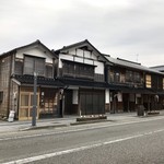 柚餅子総本家中浦屋 - ［2019/03］輪島市内は街の雰囲気を壊さぬよう、建物にも配慮が見られます。