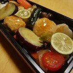 Oishii Purasu Isetan Shinjuku Ten - 鶏つくねと彩野菜＋ごはん