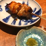 炭焼 おかげさん - 腿は秀逸タレに拘り山椒添え