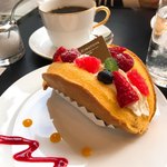 きのとや - 【2019年02月】本日のケーキセット＠760円、提供時（ベリーフルーツオムケーキ）。