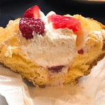 きのとや - 【2019年02月】ベリーフルーツオムケーキ、断面。