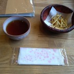 Hiro - 先ず出てくる蕎麦かりんとうとお茶