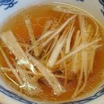 四川一貫 - 四川一貫 ＠小川町 ランチ ハルチャーに付く醤油味薄めのネギスープ