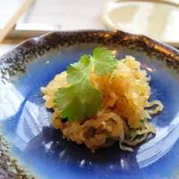 CINA New Modern Chinese - 細切りクラゲとパクチーの和え物
