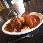 ザ・カフェ イートサロン - 赤ワインで煮込んだ牛肉のカレー、アイスラテ♪