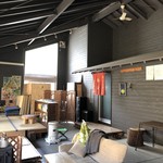 さんきゅーカフェ - 店内ログハウスと思いきや、鉄筋造りです。