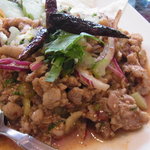 プリックタイ - タイ風ハーブと鶏挽肉のサラダ仕立て