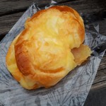 ヨシナカベーカリー - 3種のチーズパン