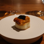 Chef's Table at Brooklyn Fare - スペシャリテ　焼いたブリオッシュに北海道産生ウニとトリュフ
