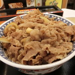 吉野家 - わー　肉の量が半端ない！