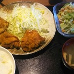 からあげ専門店 とりっこ - からあげ定食（Cセット、カレー味）560円。衣の味、サイド、ご飯の量を好みで選べるのは嬉しい。