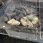 かき小屋　渡波 - 炭火で焼く牡蠣