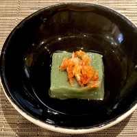 新割烹 丹色 - 突き出し よもぎのごま豆腐 揚げ桜えび