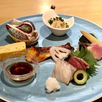 新割烹 丹色 - 八寸: お造り、お野菜炊き合わせ、新玉葱出汁巻、カリフラワーと甘夏白酢和え、卯の花、サーモン味噌幽庵焼