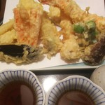 志美津や - 天ぷら盛合せ。