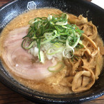 進化系煮干しラーメン めんくれる - たまごとじラーメン